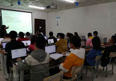 長(zhǎng)沙IT高起點(diǎn)軟件開發(fā)全日制就業(yè)班 以教學(xué)軟件開發(fā)為導(dǎo)向的沉浸式人才培養(yǎng)